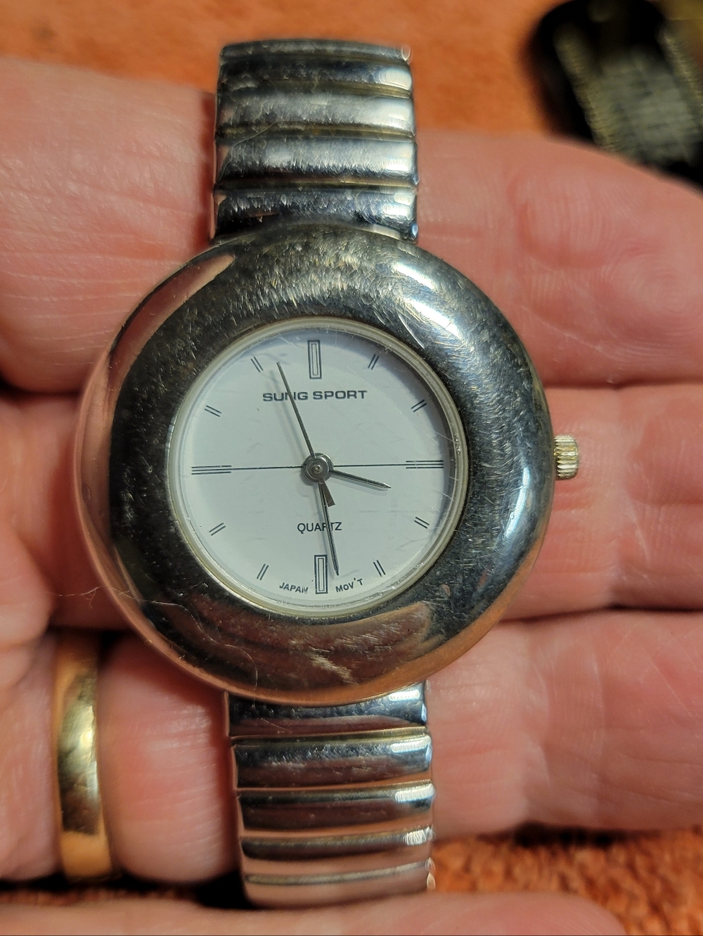 Men's large dial silver tone watch with expandable band